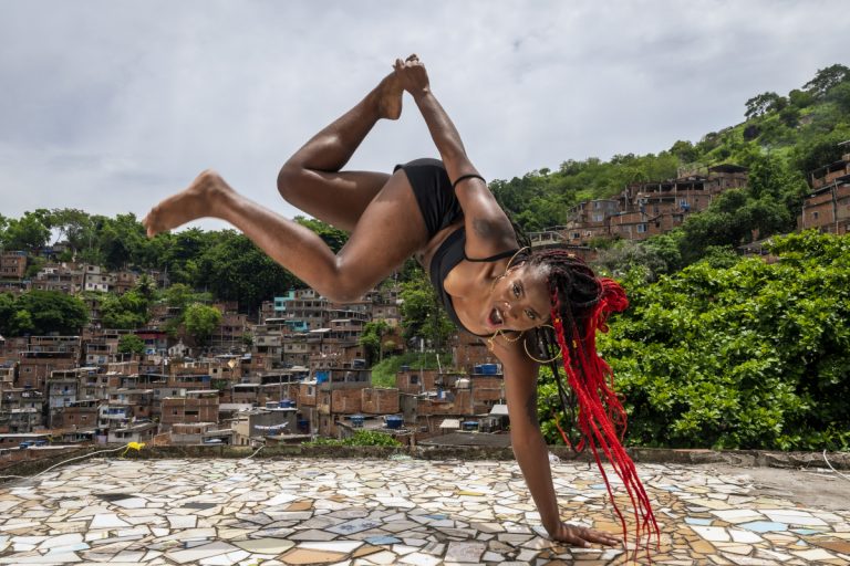 109 femme funk carioca Brésil 2 © Vincent Rosenblatt pour Causette