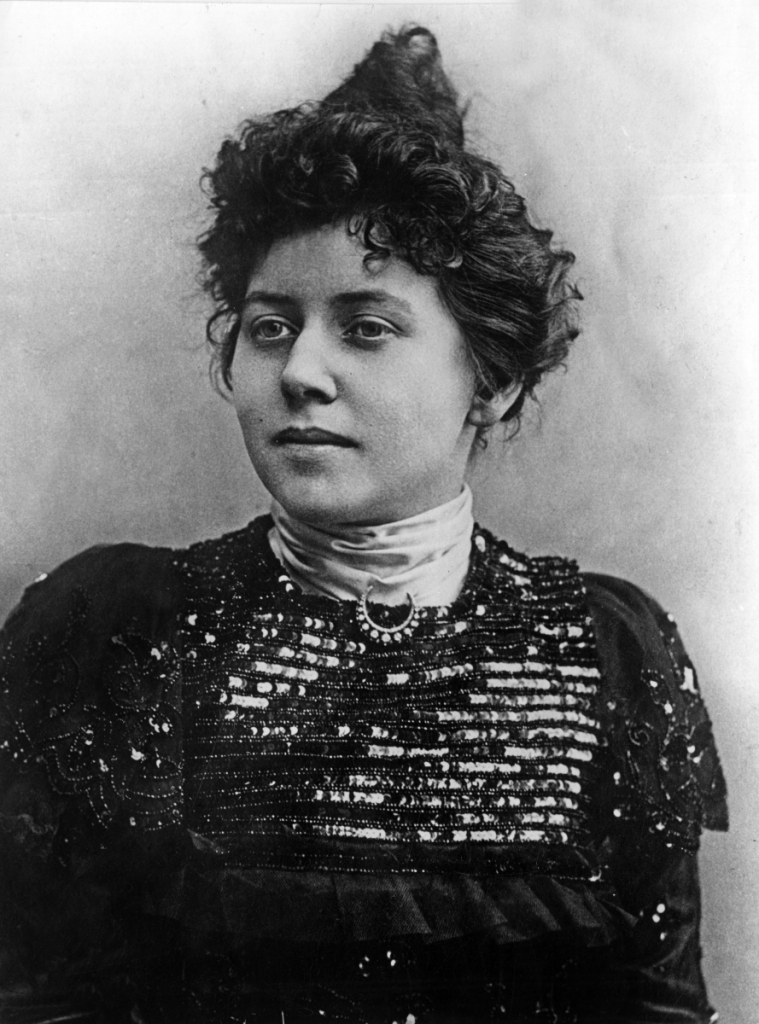 marguerite steinheil born japy 1869 1954 accused of murder she was acquitted on november 13 1909 here just before her crime