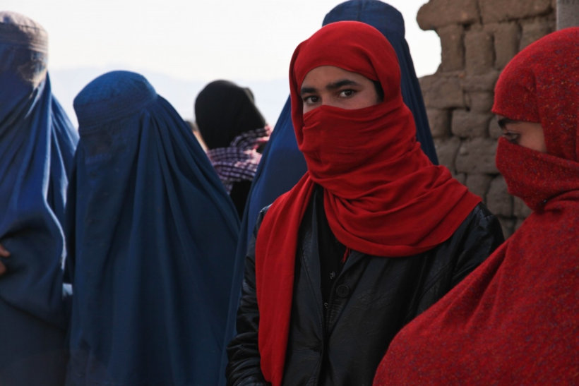 afghanistan girl burqa ceremony bee keeping women 1143400.jpgd