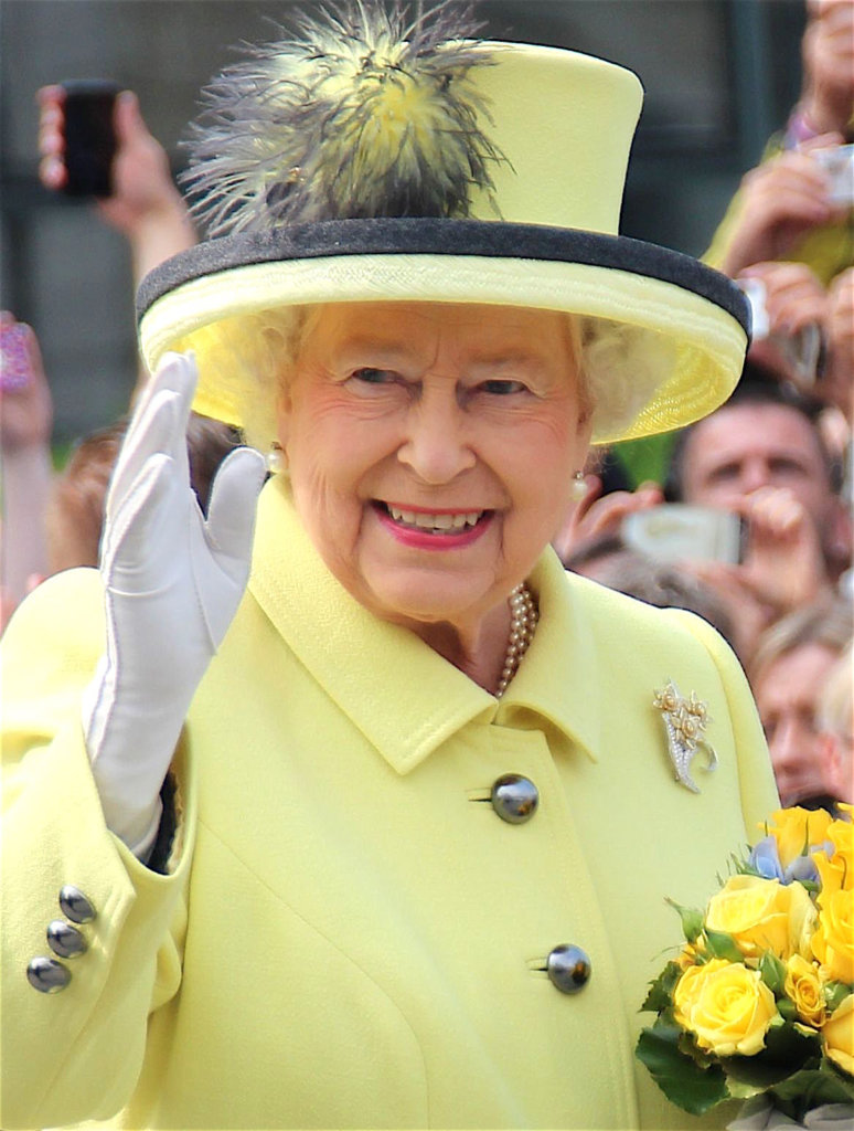 Elizabeth II in Berlin 2015 cropped