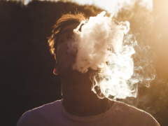 ado­les­cent tabac sachet de nico­tine sachet de tabac