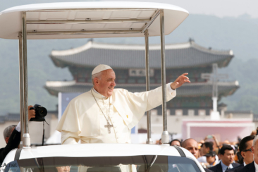 Pape francois en Papamobile en Coree
