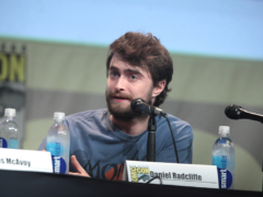 Daniel Radcliffe se dit “vrai­ment attris­té” par les prises de posi­tions de J.K. Rowling sur les per­sonnes trans­genres – mai 2024