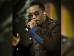 Le rap­peur P. Diddy s’excuse pour son com­por­te­ment “inex­cu­sable” après une vidéo le mon­trant très violent contre son ex-​compagne, la chan­teuse Cassie – mai 2024